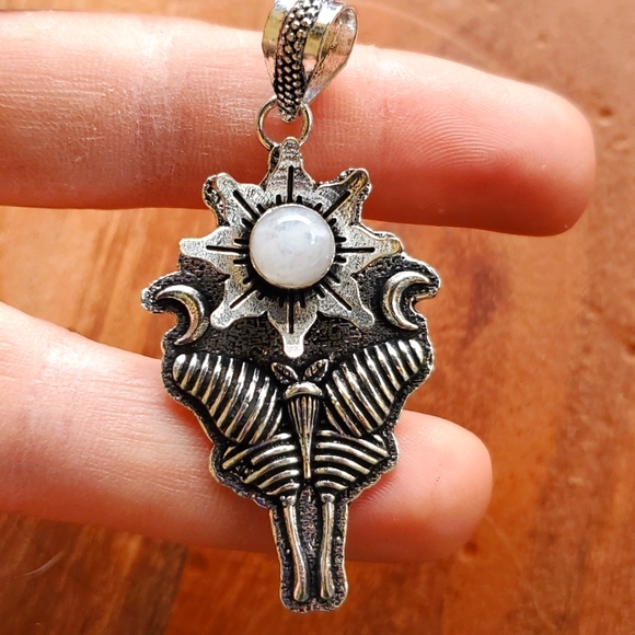 New Rainbow Moonstone 925 Silver Luna Moth Double Crescent Moon Pendant. - Picture 11 of 11